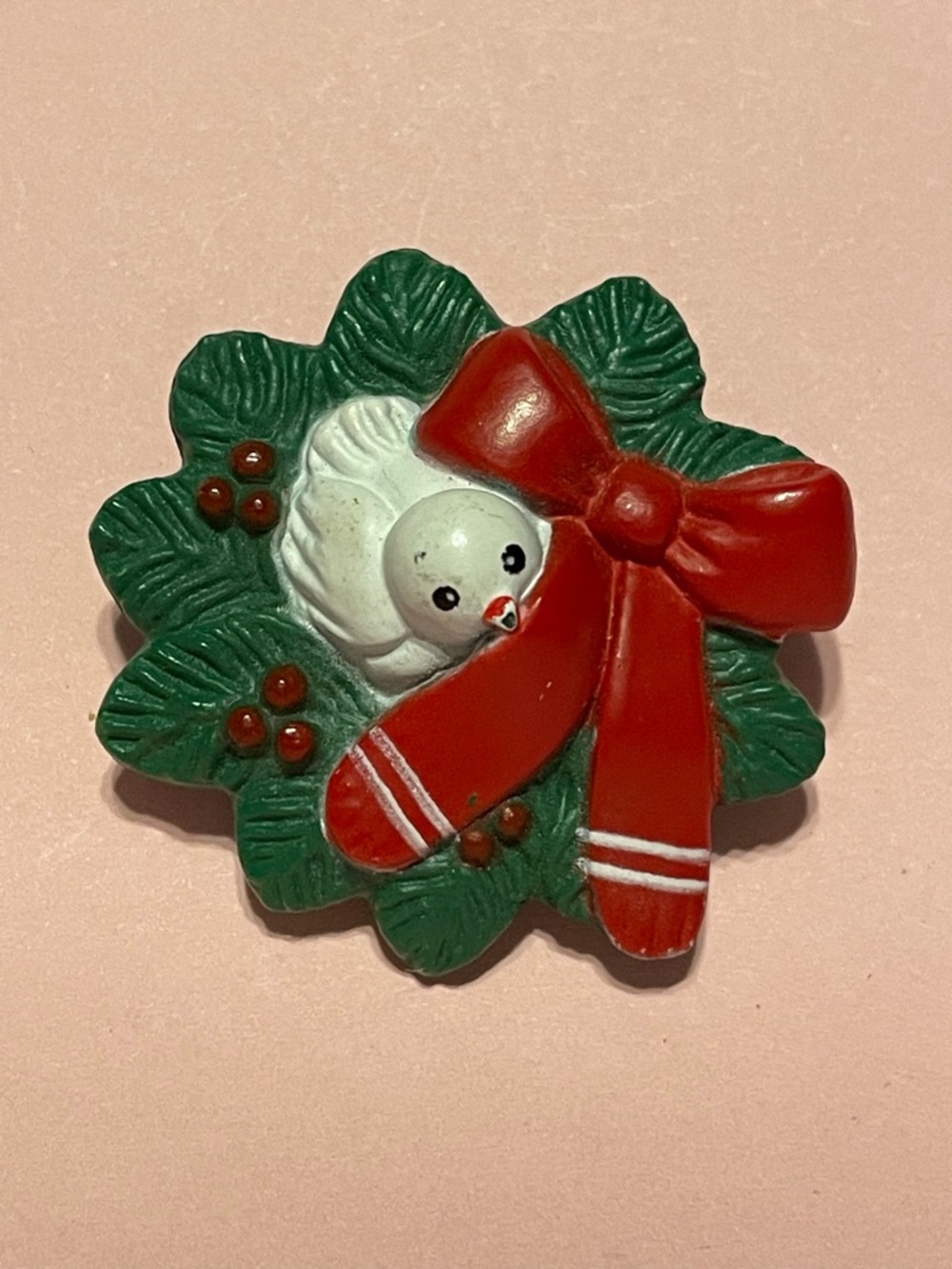 S LEHMAN Christmas Holiday Wreath Bird Red Bow Brooch Pin Plastic #9641 💎 SALE